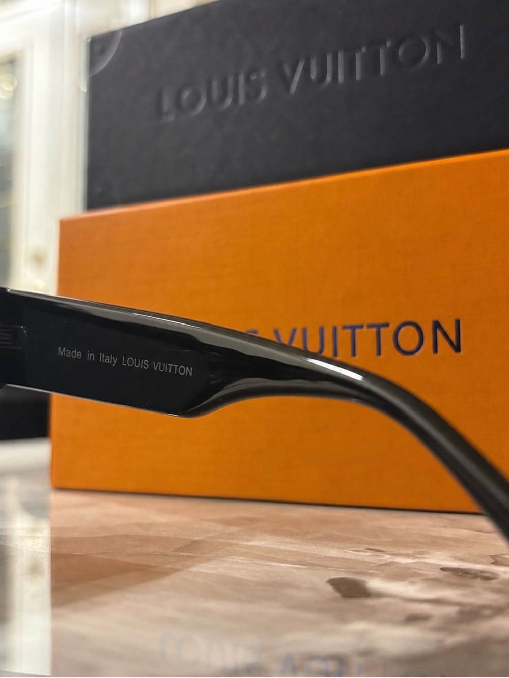 Louis Vuitton Cyclone Sunglasses with Gold LV Emblem - Picture 4 of 4
